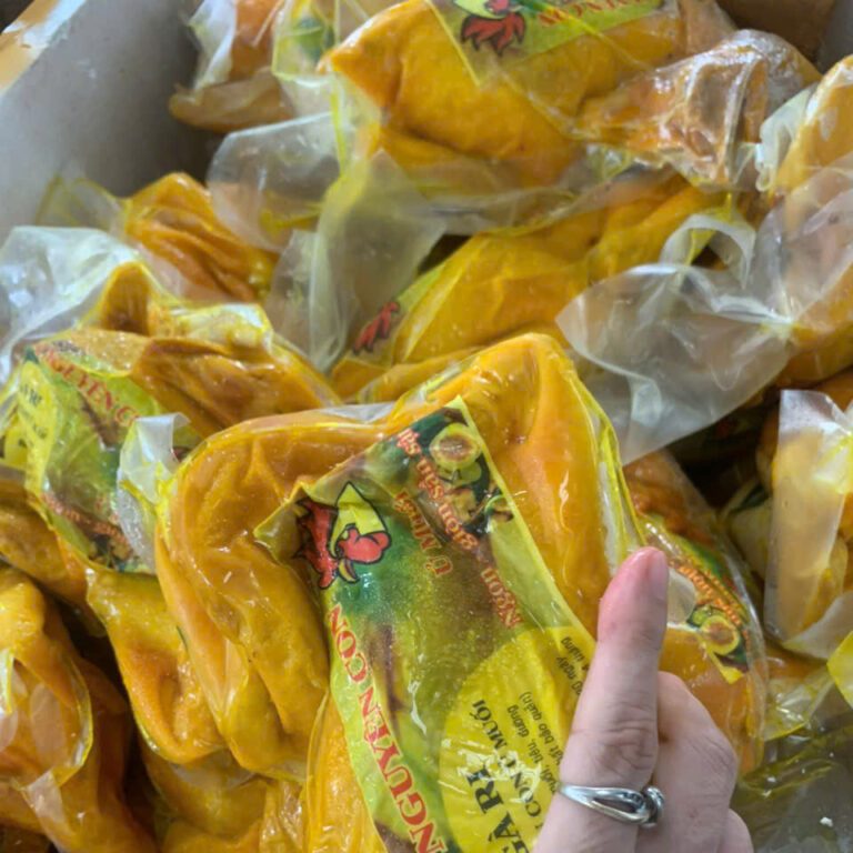 Gà ủ muối nguyên con hoa tiêu