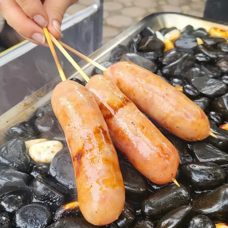 lạp xưởng nướng đá bao nhiêu calo